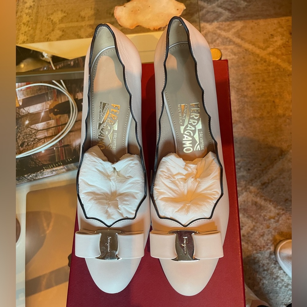 Salvatore Ferragamo Carla Shell 70 Pump in Bone Calf
